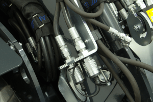 Electrically operated double-acting hydraulic outlet (4 and 5). Provides the ability to control several hydraulic functions on attachments directly with buttons on the joystick.  Hydraulic oil flow max 18 l/min Extra Hydraulic Outlet, front