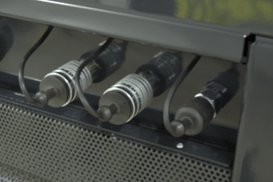 Double acting hydraulic outlet (R1, R2) and free return (R3). Controls hydraulic attachments directly with joystick buttons. Rear hydraulic outlets should not be connected at the same time as hydraulic outlet, front. Hydraulic outlet rear