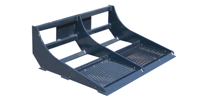 Landplane HD is an efficient and powerful attachment for grading and levelling before putting in lawns, gravel isles and preparing for brick isles and driveways. It grades, levels in both forward and reverse, peels and removes earth. It can even carry material like a bucket. The deluxe landplane includes a removable screen to pulverize soil lumps, aerate and sort debris from the soil. Norcar 755xc - Leveller HD (120 cm)