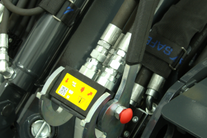 The MultiFaster Quick releas makes changes of hydraulic tools easy and quick. All the hydraulic connections are completed with a simple hand motion and makes it impossible to cross connect. Pressure is automatically released and no oil will leak. Norcar 755xc - MultiFaster Quick release coupling