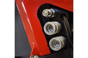 Double acting hydraulic outlet (R1, R2) and free return (R3). Controls hydraulic attachments directly with joystick buttons. Rear hydraulic outlets should not be connected at the same time as hydraulic outlet, front.  Hydraulic oil flow max 50 l/min. Hydraulic Outlet, rear