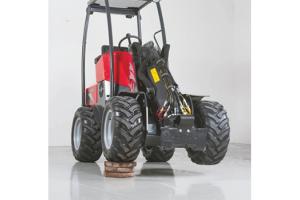Locks the loader's pendular movement in the joint. Can be used during eg. leveling tasks when the tool needs to be parallel to the rear wheels. Oscillation lock