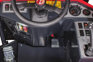 One great advantage of the ProDrive system is the ability to use the foot throttle in order quickly to adjust the engine’s RPM for faster lifting and for more power, or else for calm and silent driving when the power is not needed. The ProDrive system is well-suited for work requiring a high degree of precision, e.g., working on green areas, stone paving and demolition work. Norcar 755xc ProDrive
