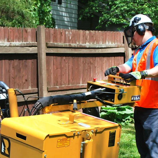 RG37T - Swing-out operator control station