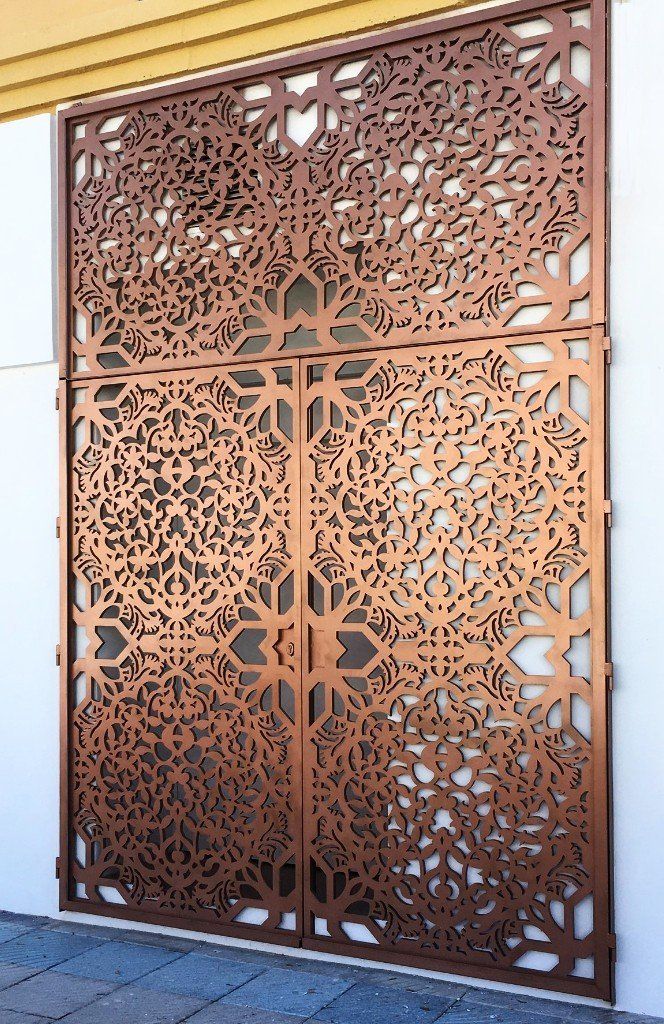 puertas con celosia metalica de aluminio