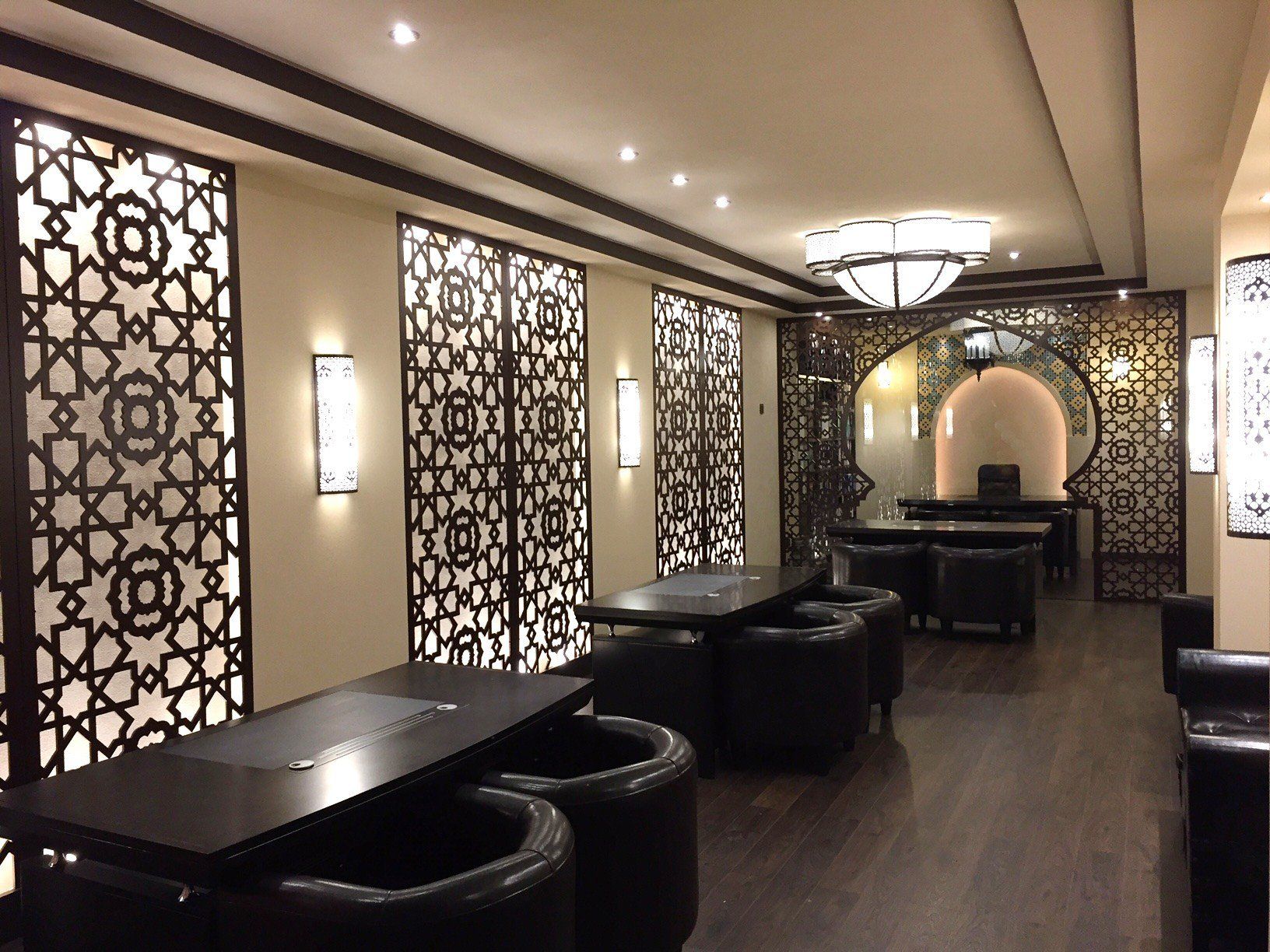 paneles decorativos con celosias de madera