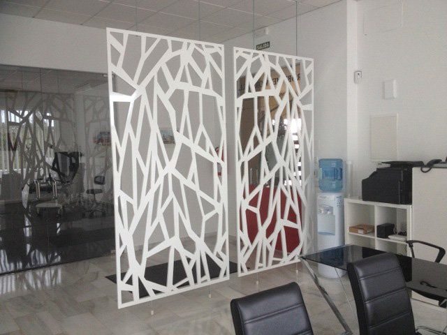 celosia de acero para separar ambiente en oficina