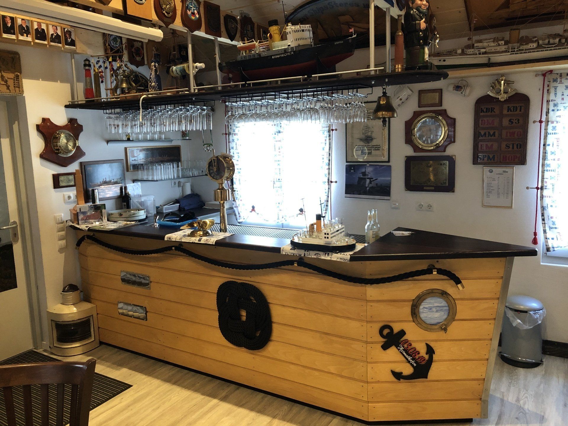 ...weitere  Bilder bei