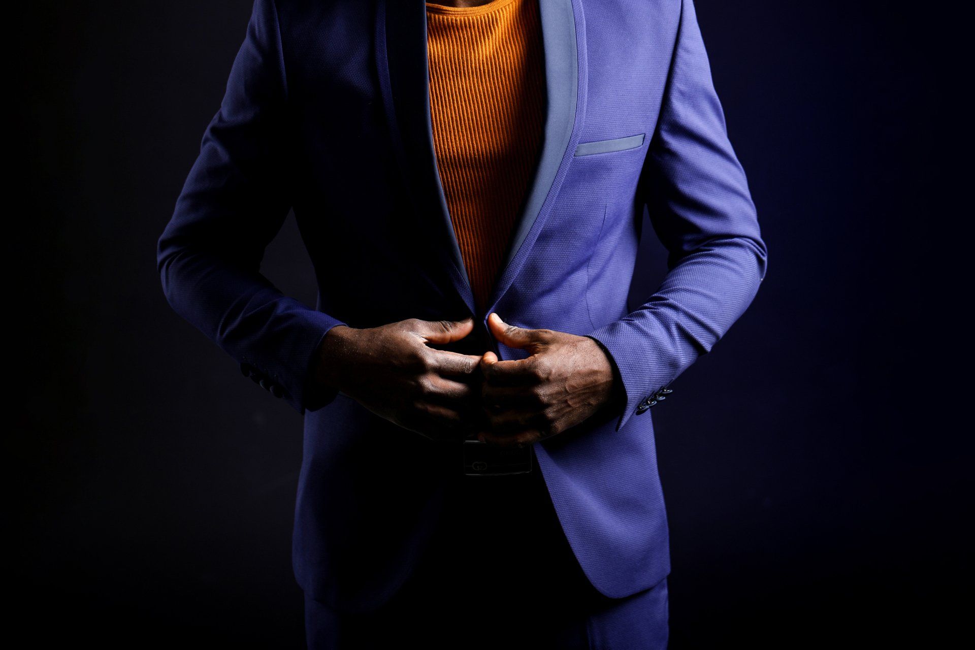 Businessfoto im Studio mit weichem Licht und professioneller Pose