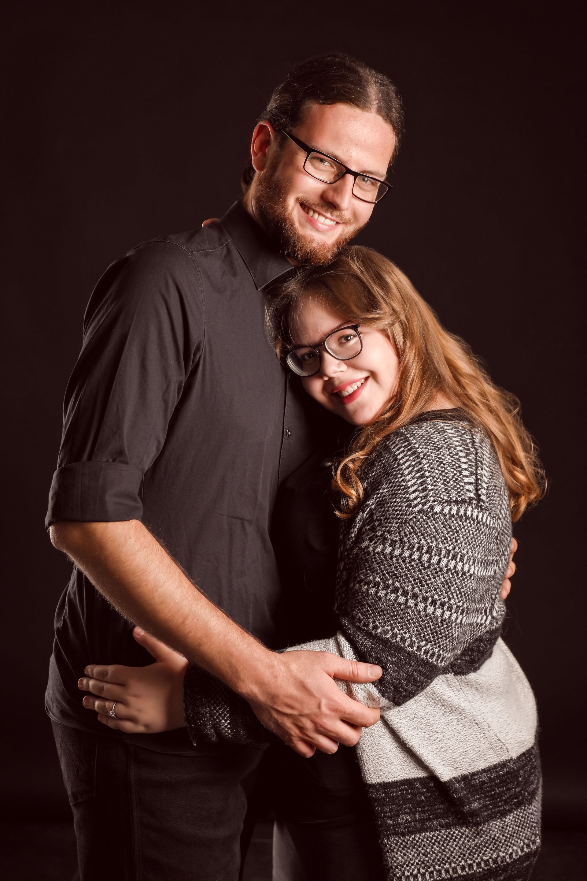 Foto eines kuschelnden Pärchens