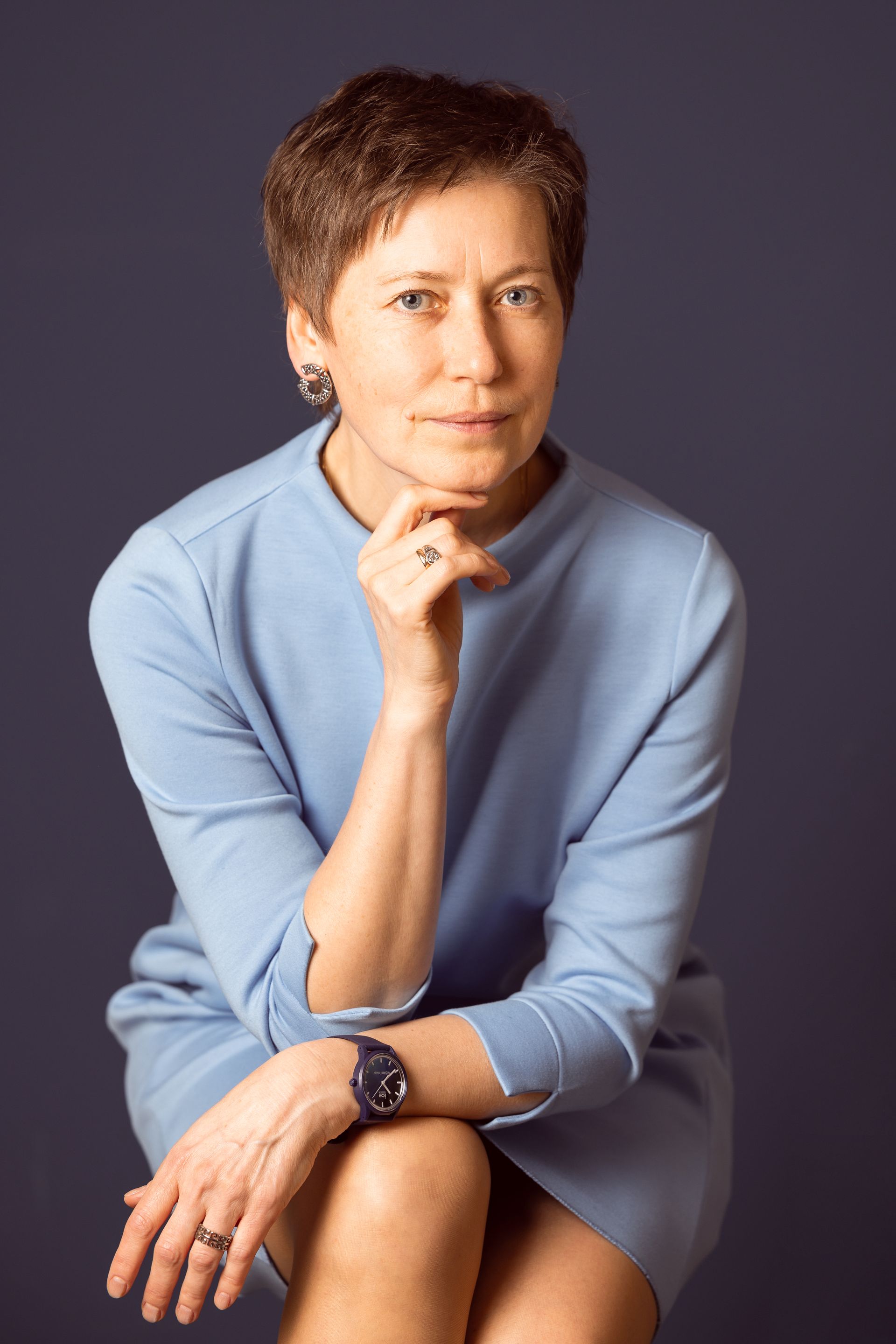 Kreative Porträts für Frauen – Individuelle Fotografie im Studio Photo Side Esslingen, um Ihre Einzigartigkeit zu feiern.