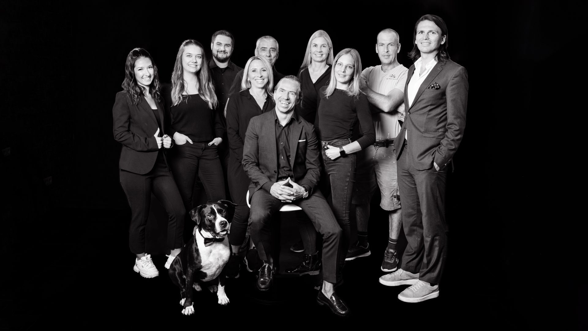 Moderne Teamaufnahmen im Fotostudio Photo Side – Kreative Fotografien für Ihre Website und Marketingmaterialien.