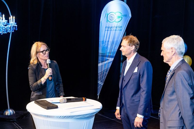 Familie Mayerhofer, Feier, 100 Jahre, 100, Bettfedernfabrik, Ansprache, Rede, Bürgermeisterin, Bürgermeister, Natascha Matousek, Matousek, Oberwaltersdorf