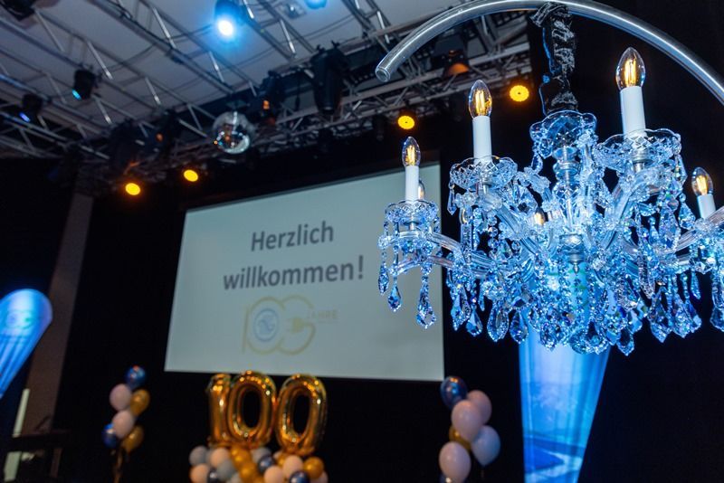 @niefergall_kristallleuchten, Niefergall, Kristallleuchten, Mietluster, niefergall.com, Bettfedernfabrik, Feier, 100 Jare, Elektro Mayerhofer, Karl