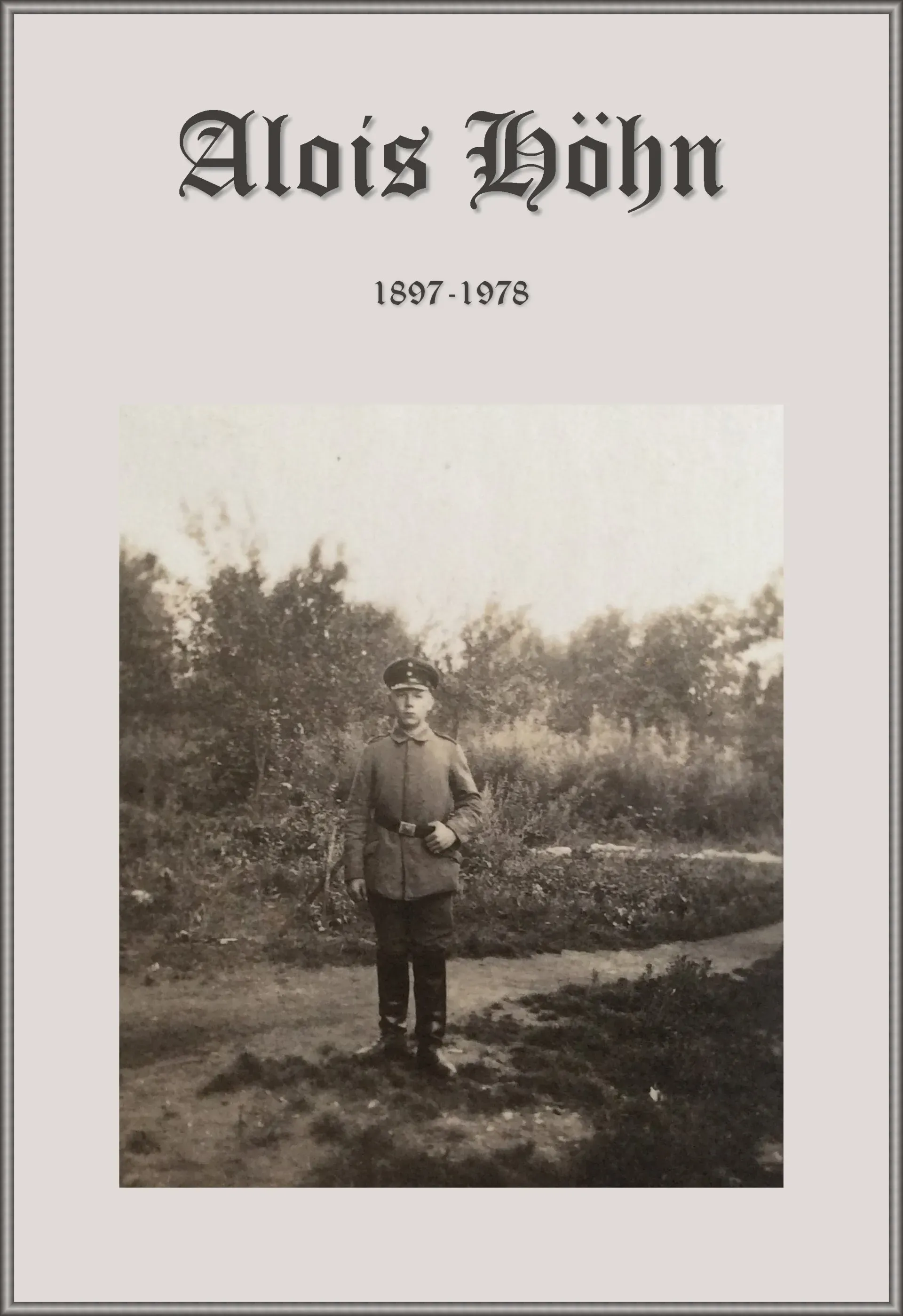 Fotos von Alois Höhn im Gelände Höhn Alois in Uniform outddor