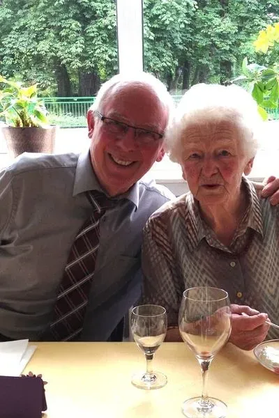 Anneliese Dannemann mit Sohn Ulrich Anneliese Dannemann mit Sohn Ulrich