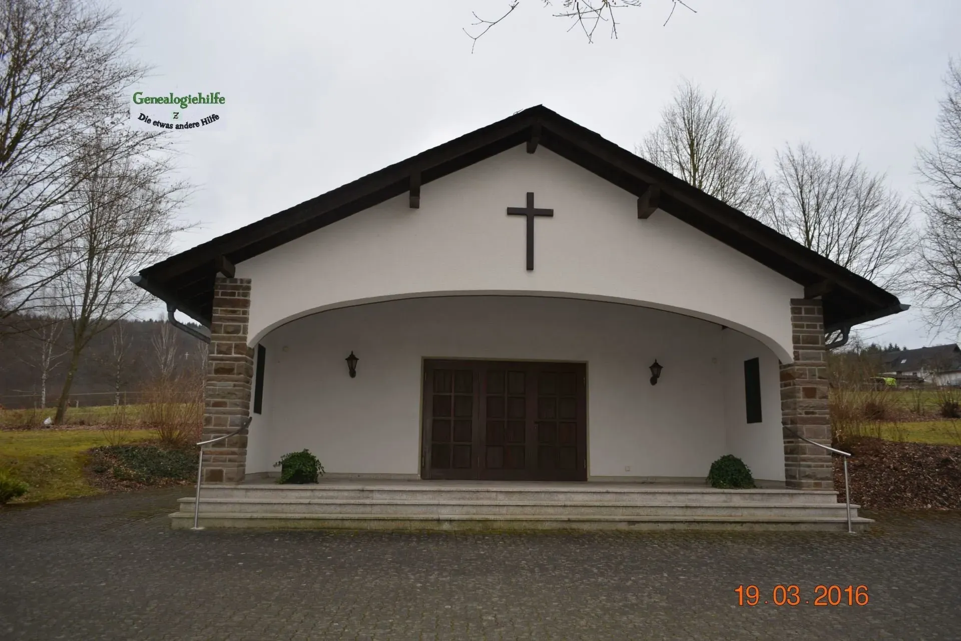 Astert, Gedenktafeln an der Friedhofshalle Astert, Gedenktafeln an der Friedhofshalle