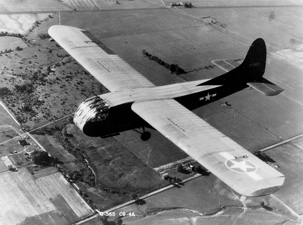 Foto vom US Waco-Glider im Flug über Land Waco - Glider