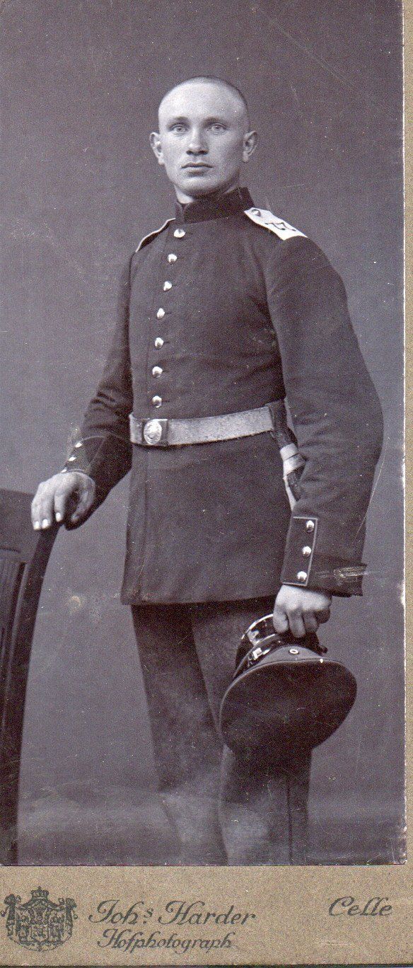 Mann in Uniform Mann in Uniform