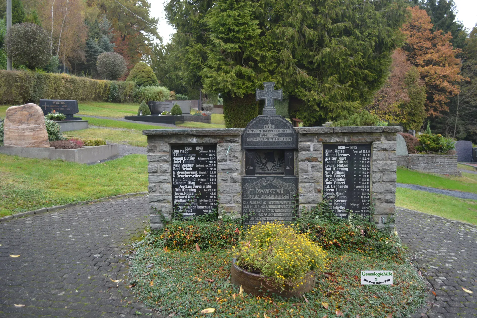 Forst, Gedenkstaette auf dem Friedhof Forst, Gedenkstaette auf dem Friedhof
