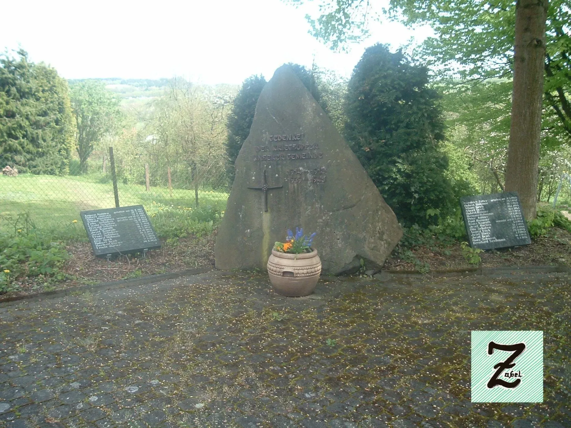 Molzhain, Gedenksteine an der Hauptstrasse Molzhain, Gedenksteine an der Hauptstrasse
