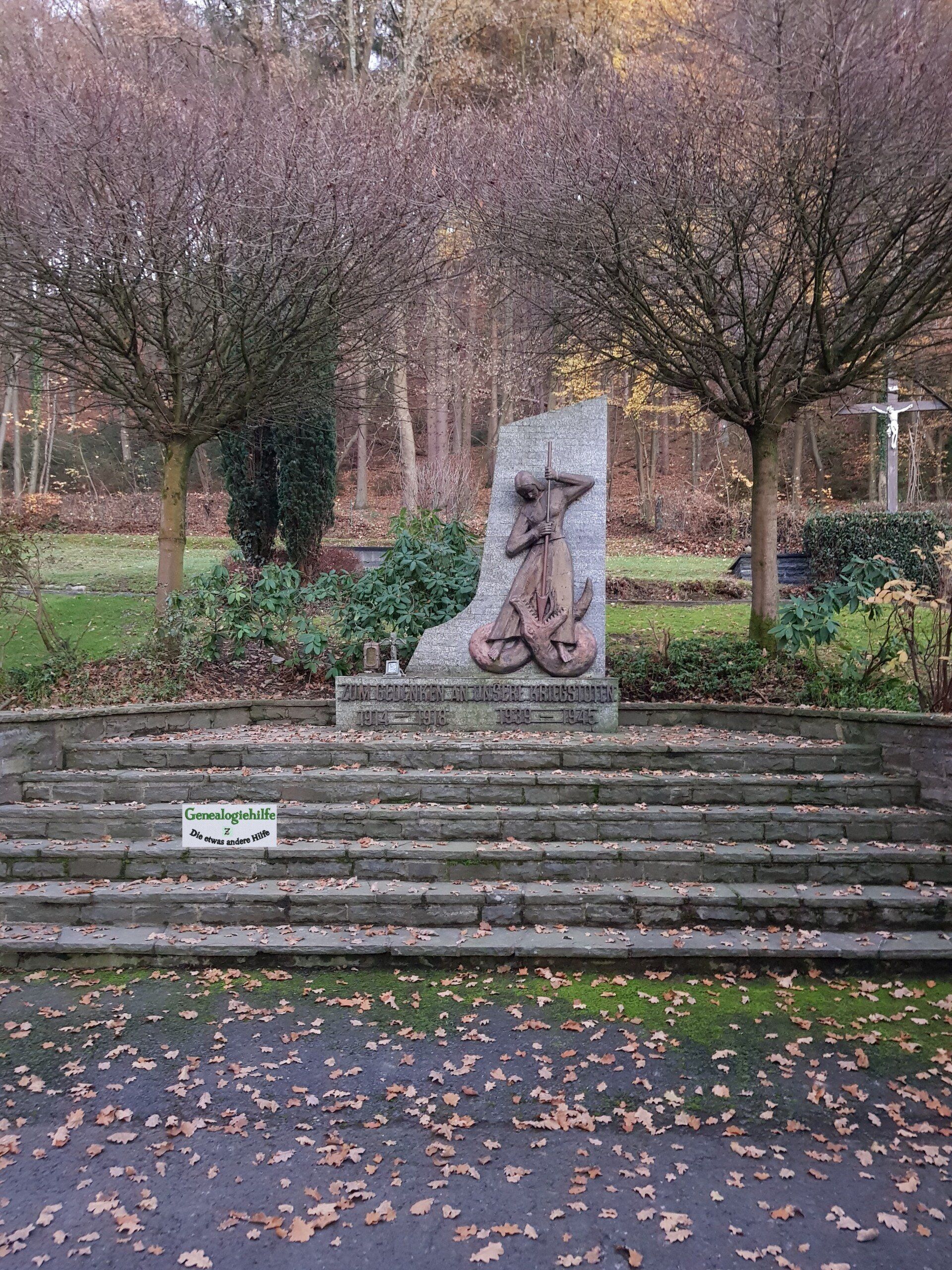 Mahnmal, ohne Namen auf dem Friedhof Mahnmal, ohne Namen auf dem Friedhof
