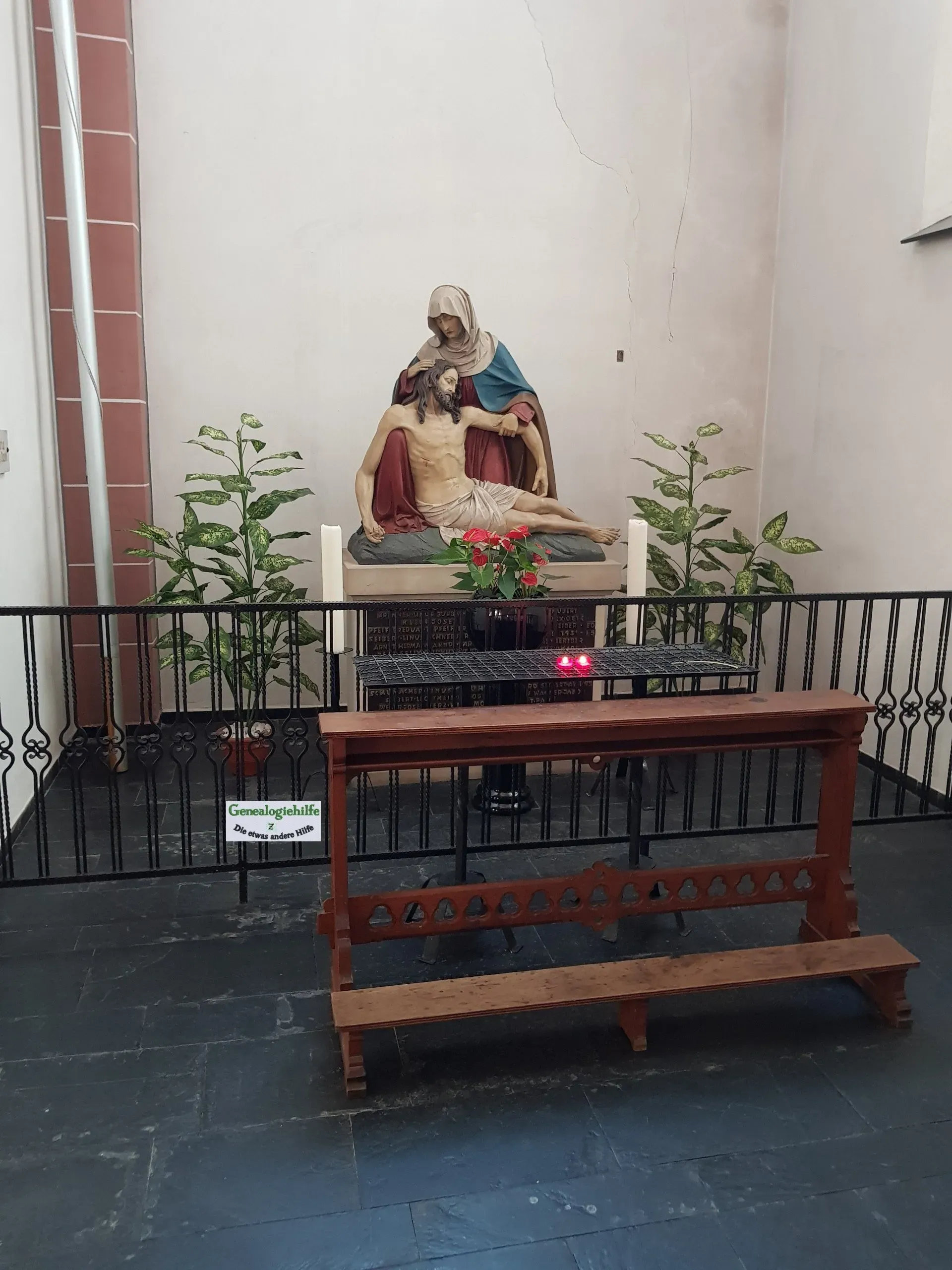 Kirche, Innenfoto mit Tafel Kirche, Innenfoto mit Tafel