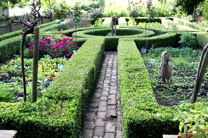 Bauerngarten mit Buchsbaumhecken