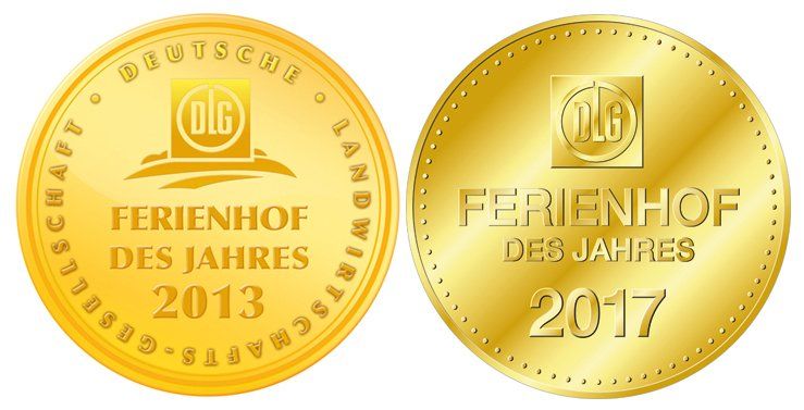 Plaketten Ferienhof des Jahres 2013 und 2017