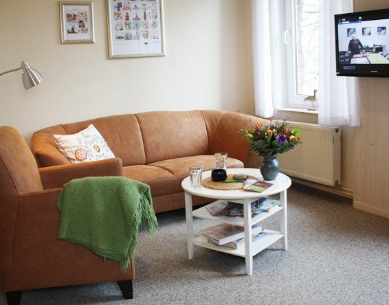 Couch mit tisch im Wohnzimmer Kiek wiet