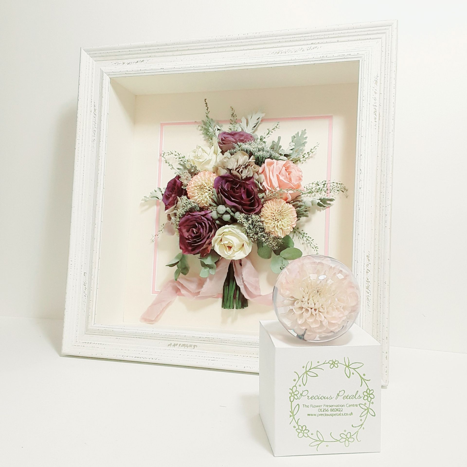 Flowers in paperweights