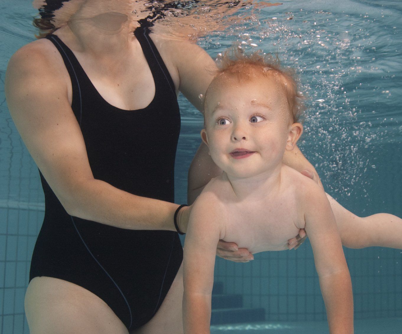 family to book Babyschwimmne Vater mit Sohn