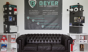 Voll funktionsfähige Messewände mit zahlreichen Komponenten der Gefahrenmelde- und Videoüberwachungstechnik bestückt. Messwand Einbruchmeldeanlage