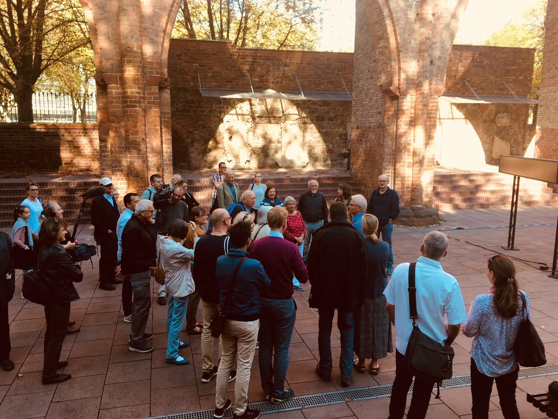 Ausstellung Anne Schäfer-Junker, Marc Jordi und Klaus Laternser beim Aufbau