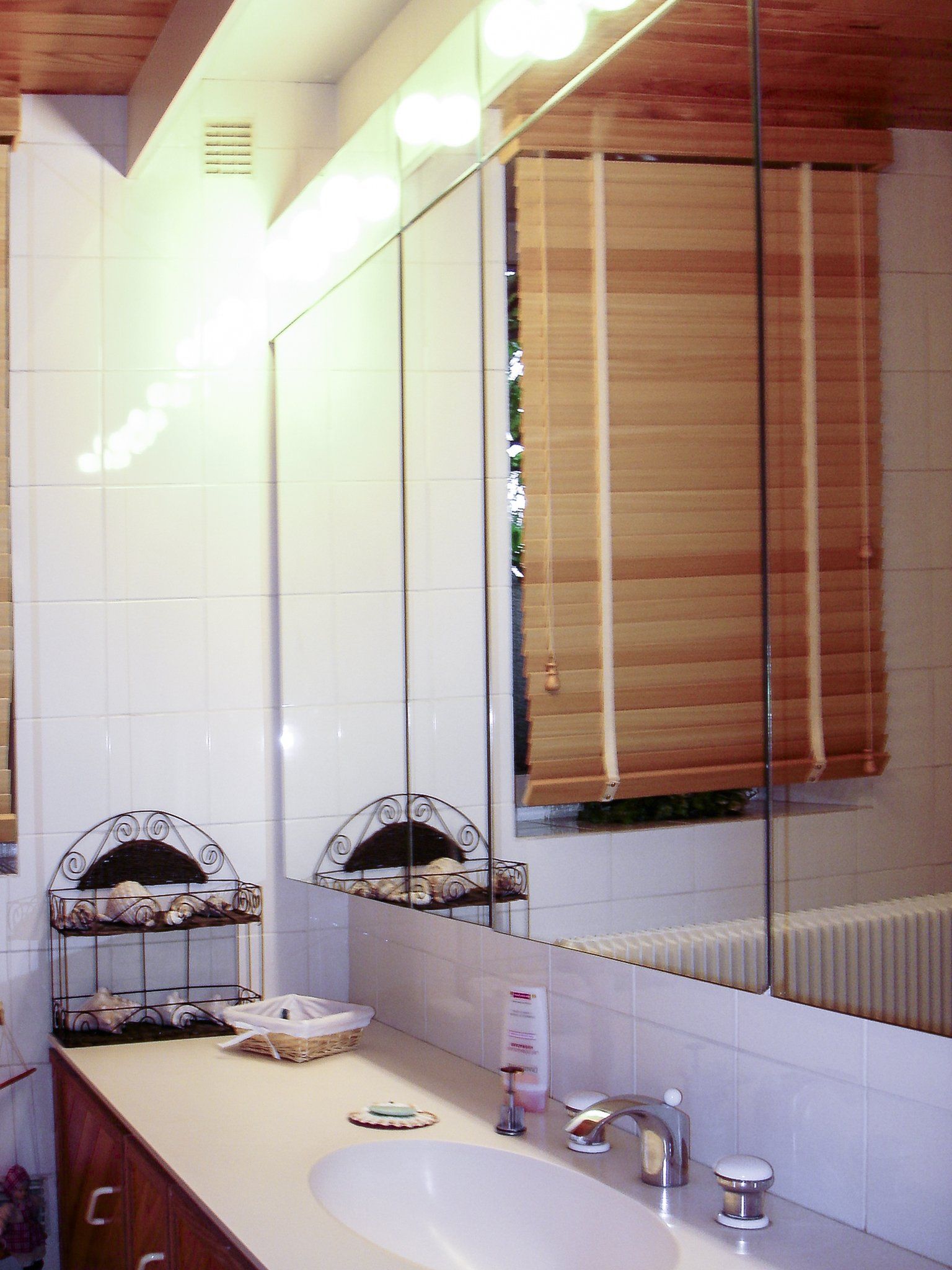 Avec votre location de maison vous trouverez une grande salle de bain