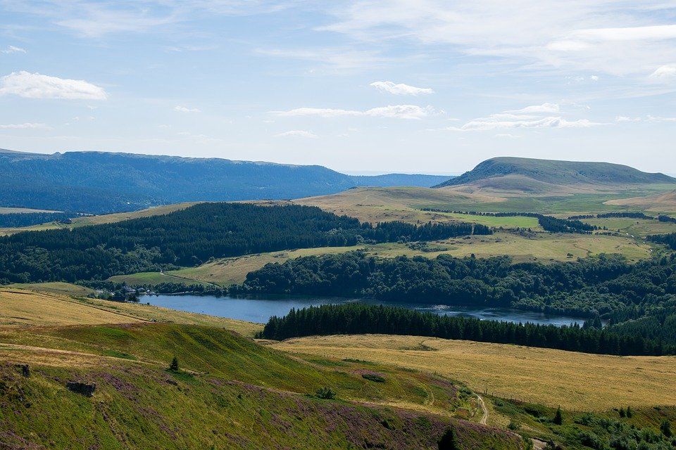 Puy de Montcineyre et lac de Montcineyre, puy-de-dôme, auvergne Lac de Montcineyre
