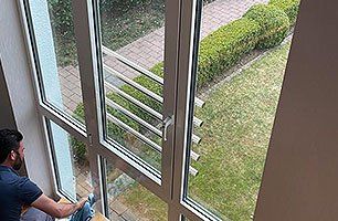 Fenster- und Glasreinigung FIVE STAR Gebäudeservice GmbH