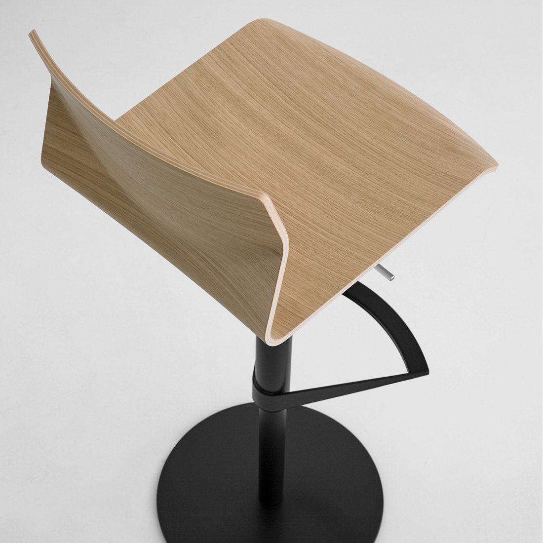 lapalma Stühle. Lapalma schlägt die Brücke von Ergonomie zu Design. So schön geht bequemes Sitzen.