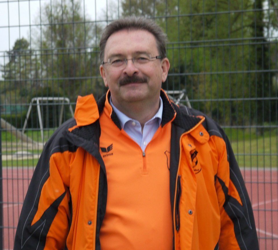 Erwin Scholz - Cosmos77 Düsseldorf und BSG Commerzbank Düsseldorf, Kleinfeldliga Düsseldorf, Hobbyliga-West Düsseldorf, Alt-Herren-Liga Düsseldorf Erwin Scholz - Cosmos77 Düsseldorf und BSG Commerzbank Düsseldorf, Kleinfeldliga Düsseldorf, Hobbyliga-West Düsseldorf, Alt-Herren-Liga Düsseldorf