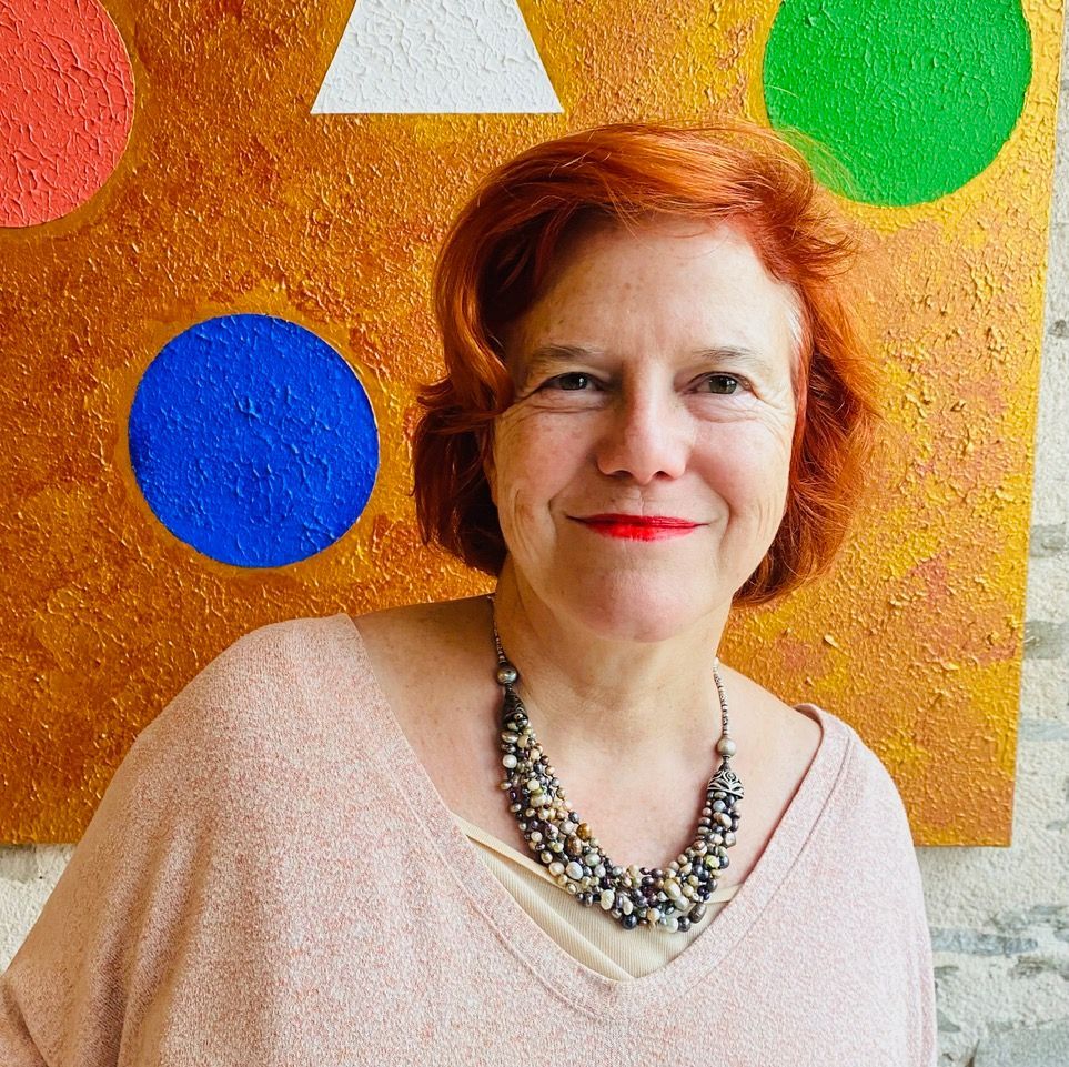 Portrait de Marie-Odile Brêthes créatrice de l'art-thérapie évolutive et formatrice Portrait de Marie-Odile Brêthes créatrice de l'art-thérapie évolutive et formatrice