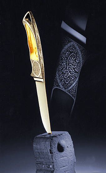 Nr.07 Interframe aus CPM 420V-Stahl Gravur mit feiner Goldeinlage Griffeinlage aus Mammutelfenbein