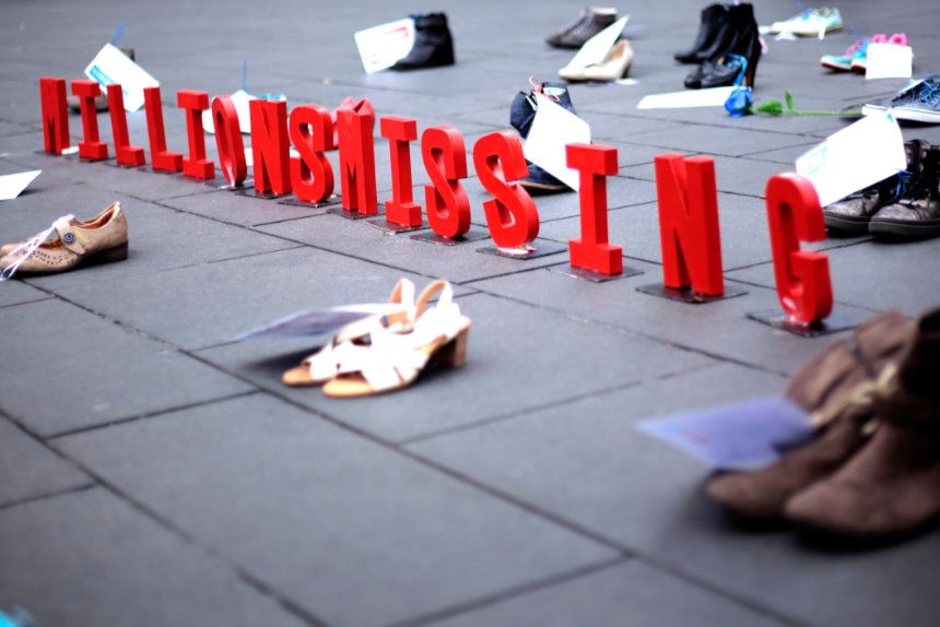 Protest gegen das Vergessenwerden: Eine Aktion von ME/CFS-Betroffenen der Bewegung #MillionsMissing in Halle, 2019 Protest gegen das Vergessenwerden: Eine Aktion von ME/CFS-Betroffenen der Bewegung #MillionsMissing in Halle, 2019