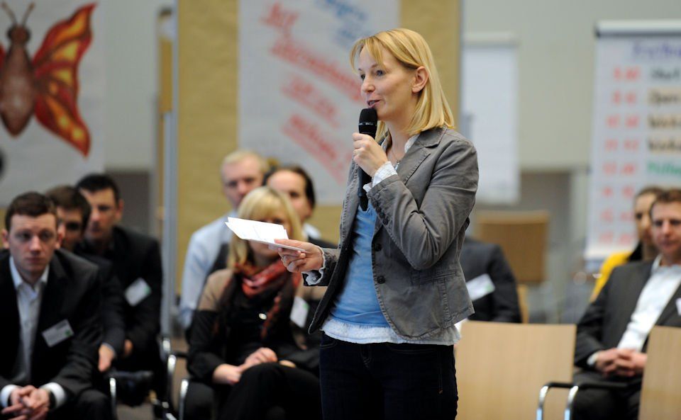 Anne Schalhorn Anne Schalhorn bei der Moderation einer Open Space Konferenz