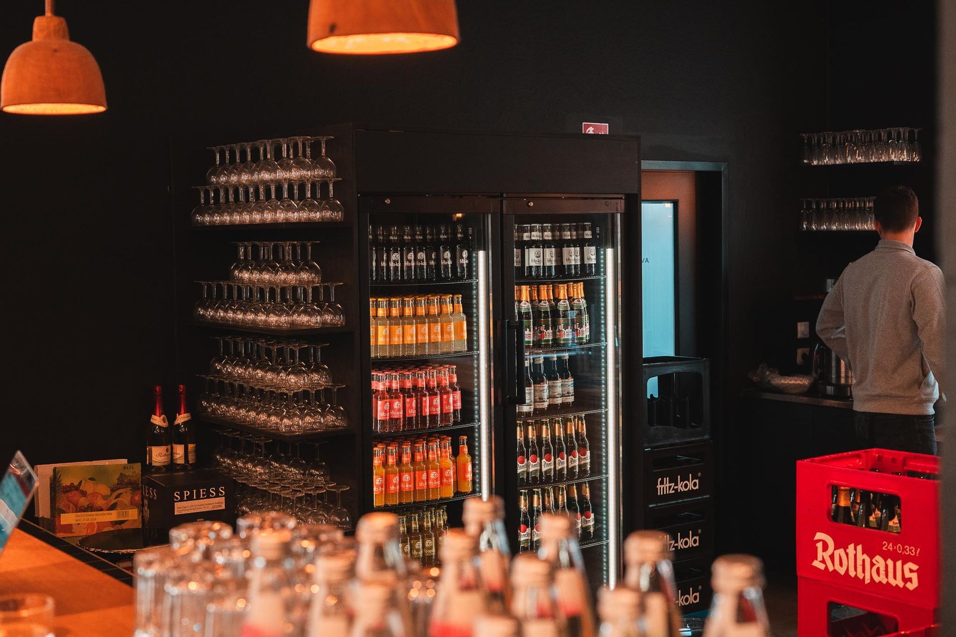 Zwei Kühlschränke voller Softgetränke, von Fotograf Hannes Schmidt in Aachen