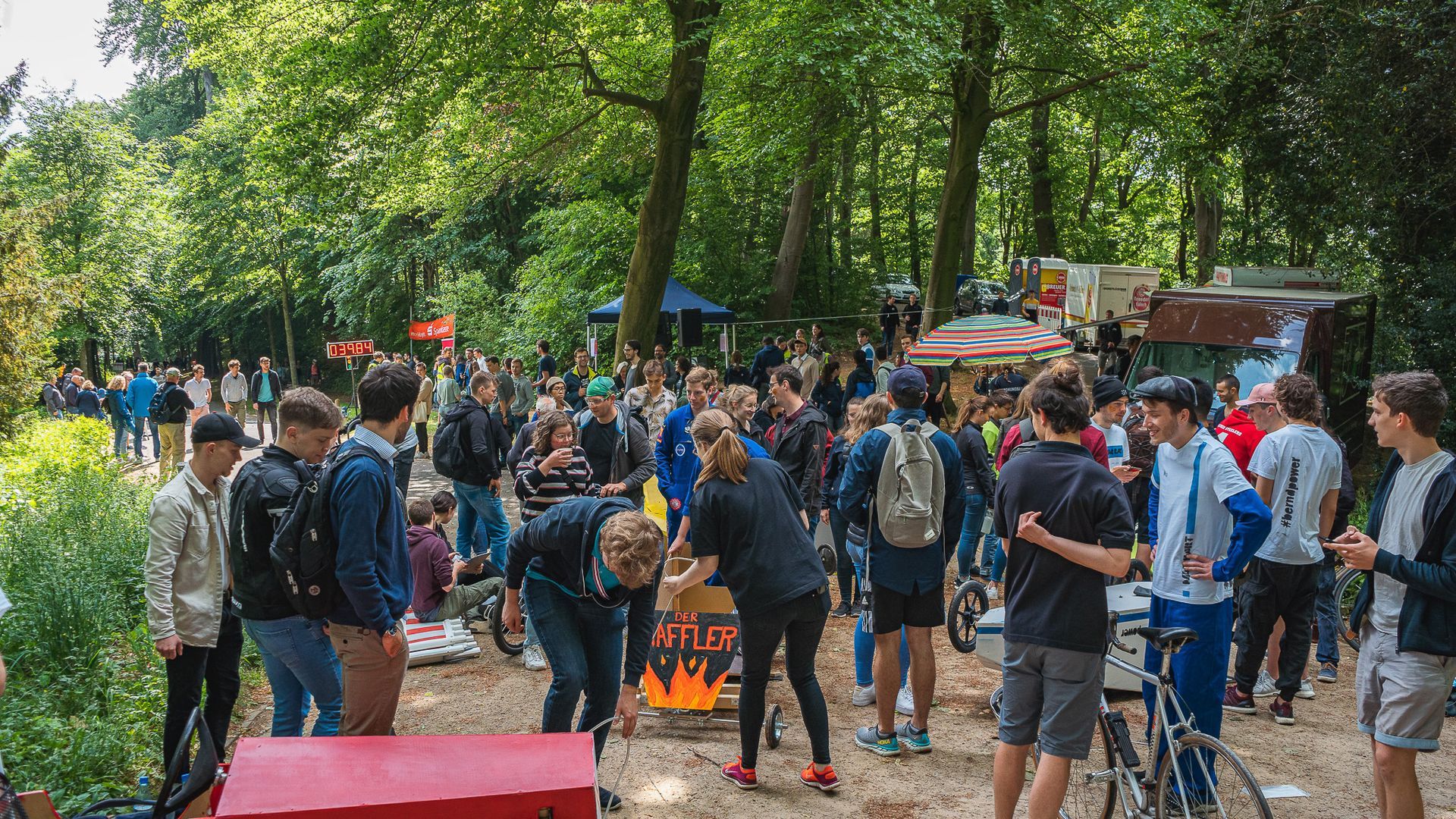 Ein Eventfoto beim Seifenkistenrennen Aachen