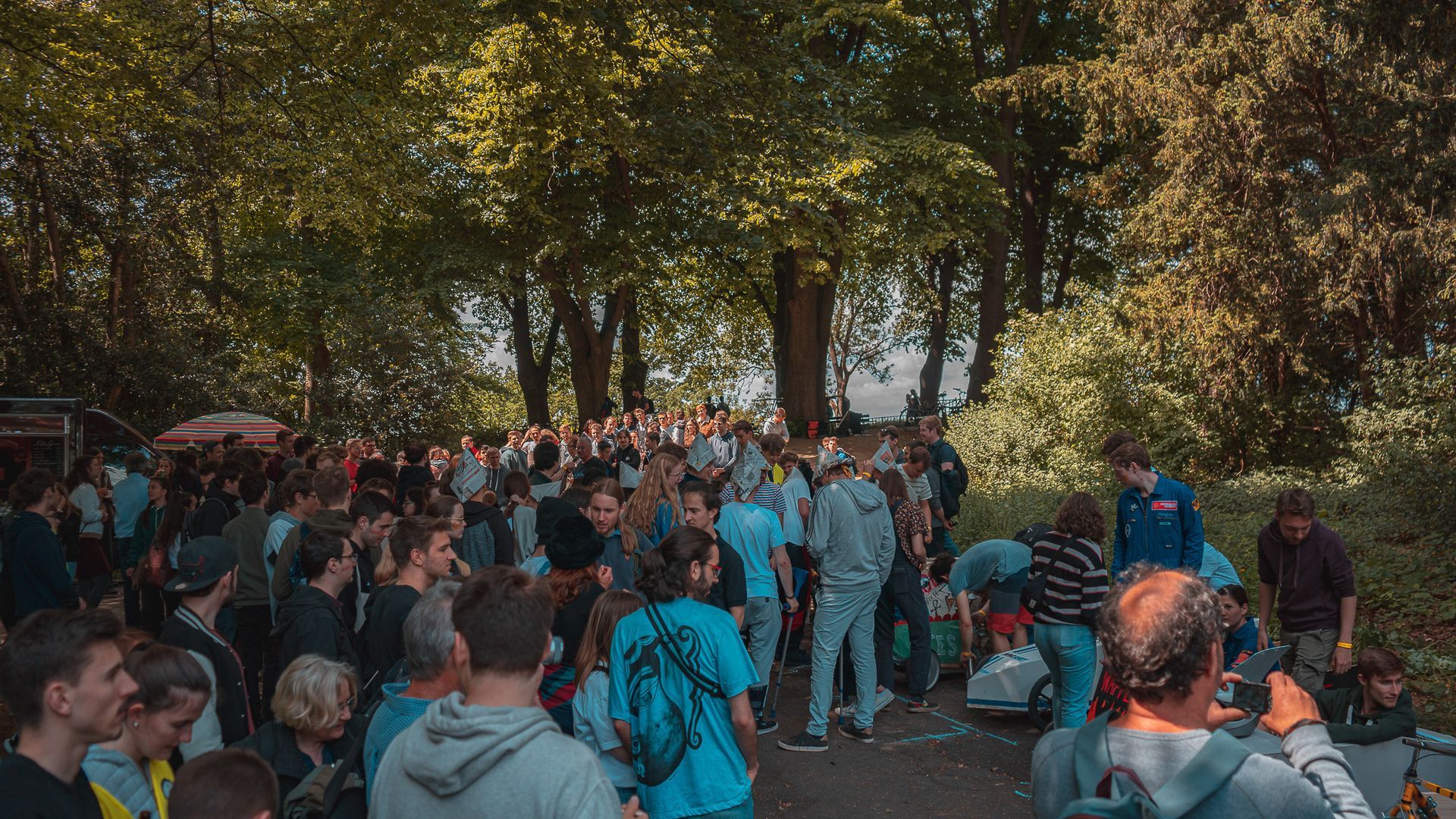 Teilnehmer und Gäste des Seifenkistenrennen Aachen von Eventfotograf Hannes Schmidt