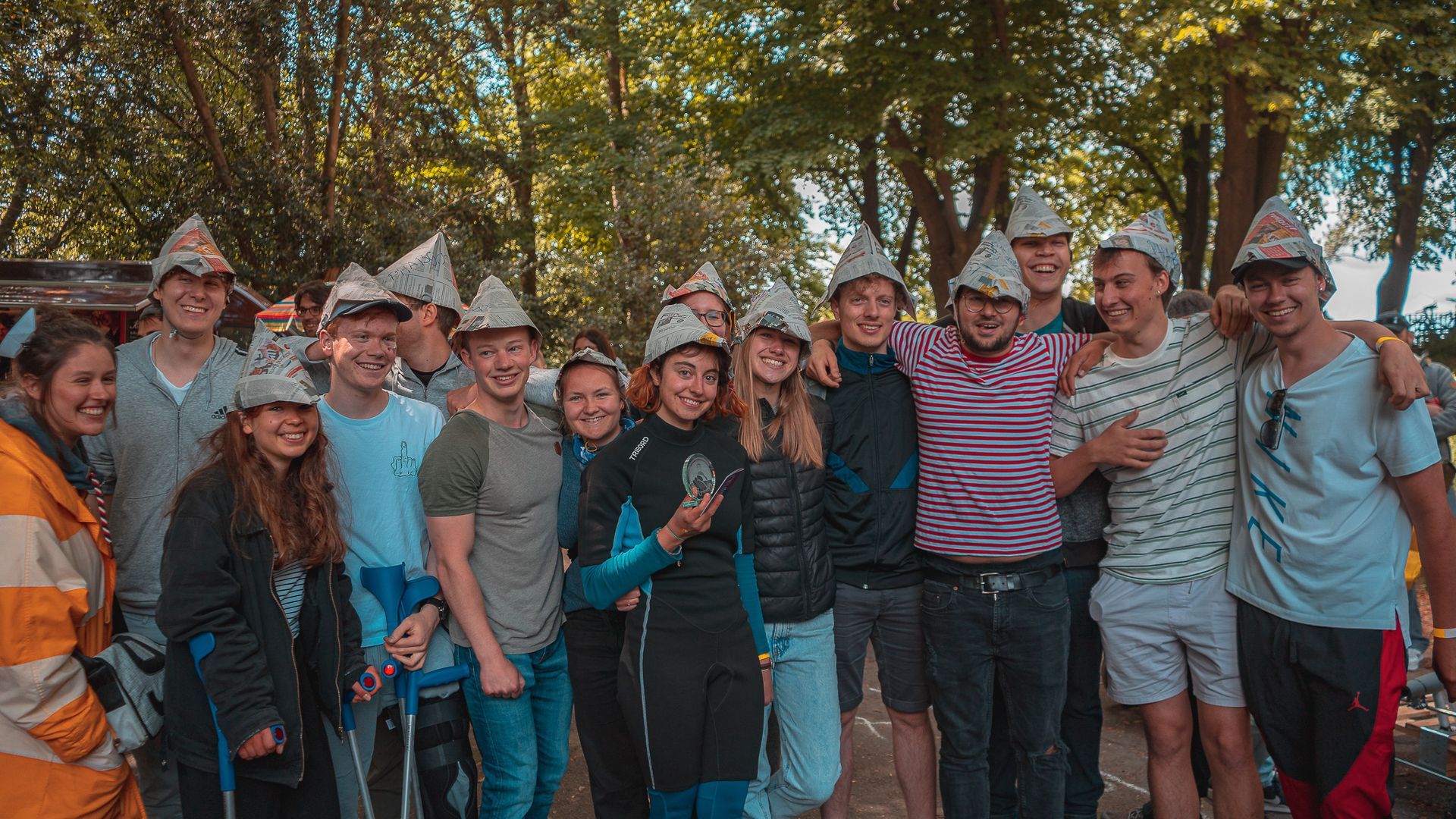 Gruppenfoto eines Teams beim Seifenkistenrennen Aachen von Eventfotograf Hannes Schmidt