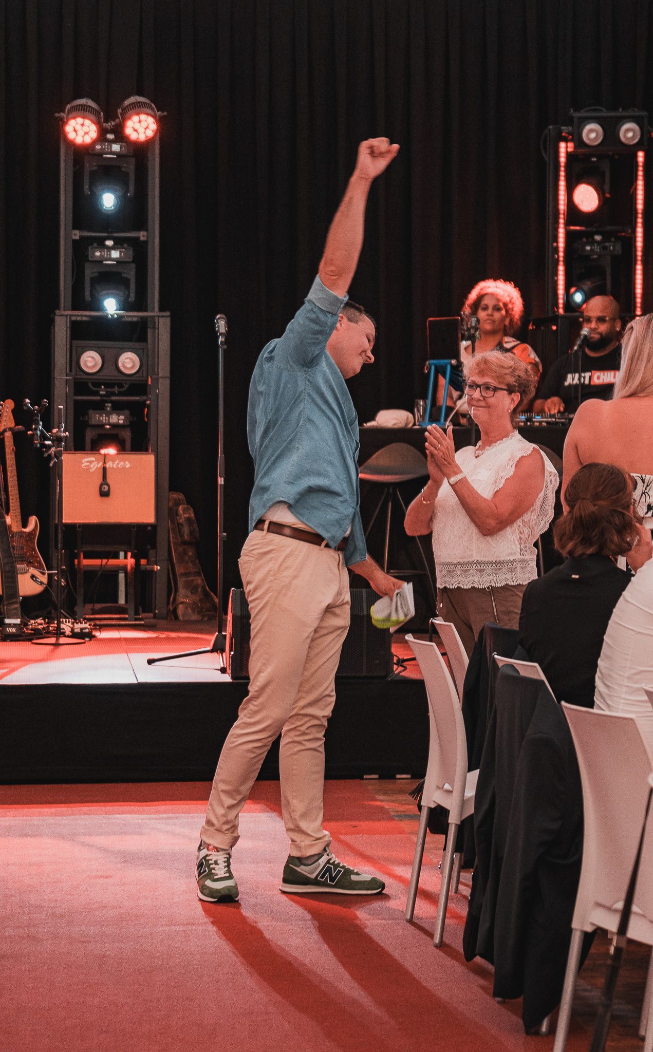 Firmenchef feiert bei einer Firmenfeier von Event Fotograf Hannes Schmidt in Aachen