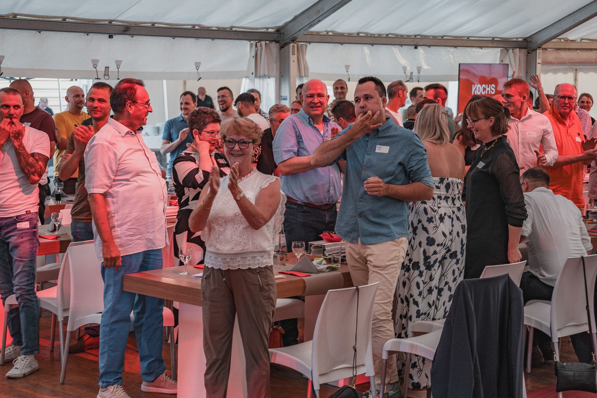 Publikumsfoto bei einer Rede bei einer Firmenfeier von Event Fotograf Hannes Schmidt in Aachen