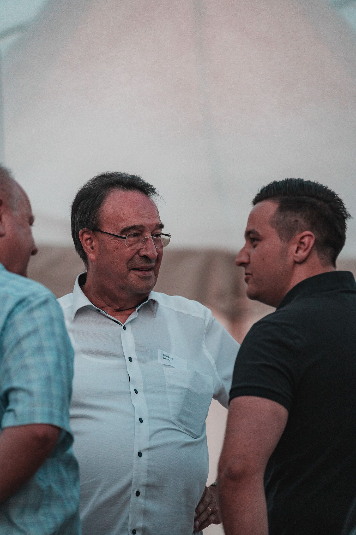 Portraitfoto außen bei einer Firmenfeier von Event Fotograf Hannes Schmidt in Aachen